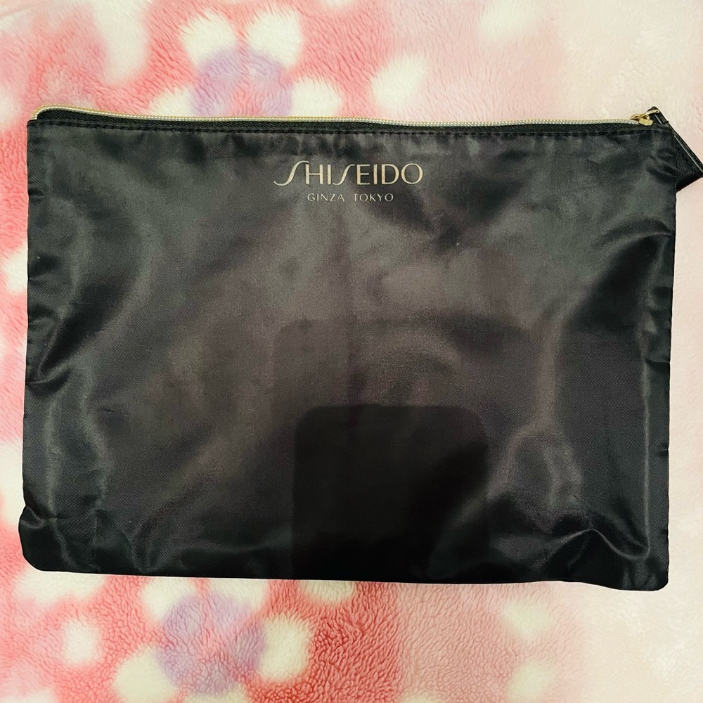 🧩$3 🧩 Shiseido Black and Gold Cosmetic Bag